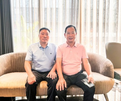 新明珠集團(tuán)葉德林董事長一行赴四川成都、宜賓終端市場走訪調(diào)研