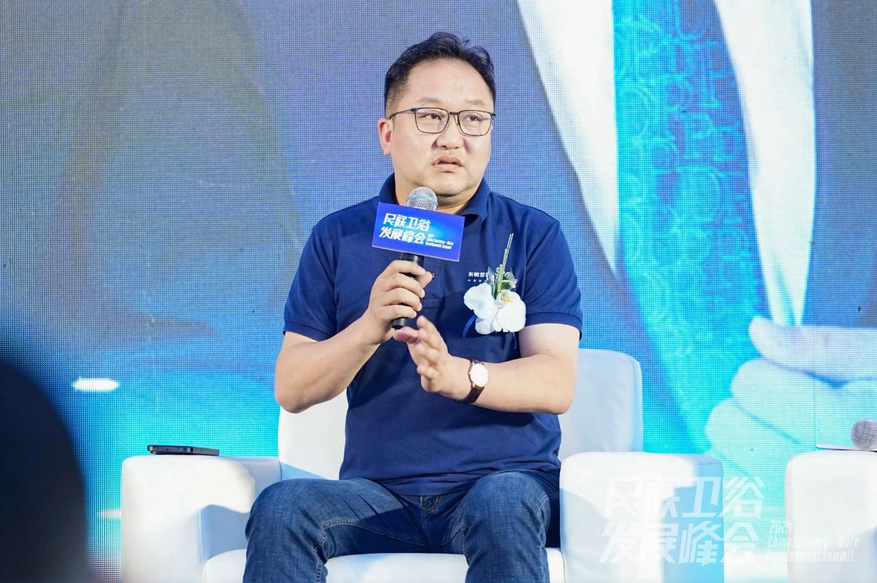 智享科技 創(chuàng)領(lǐng)浴界｜東鵬整裝衛(wèi)浴榮膺“定制衛(wèi)浴領(lǐng)導(dǎo)品牌” 稱號.jpg